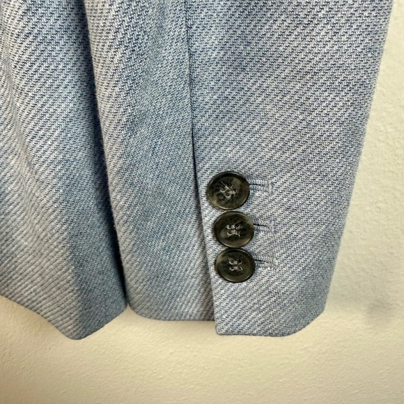 Talbots Blue Blazer with Notched Lapels and Tailored Silhouette size 6 petite - Picture 6 of 11